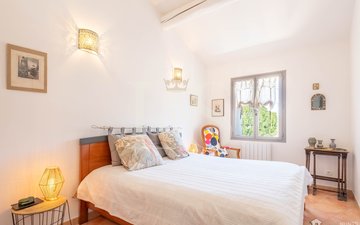 Property slide 16