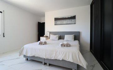 Property slide 32