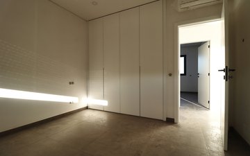 Property slide 75