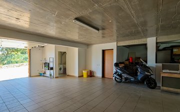 Property slide 60