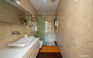 Property slide 32