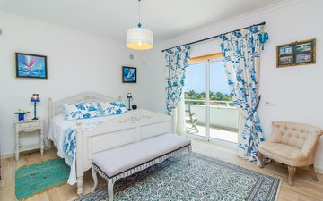 Property slide 32