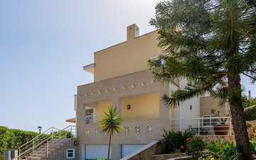 Property slide 81