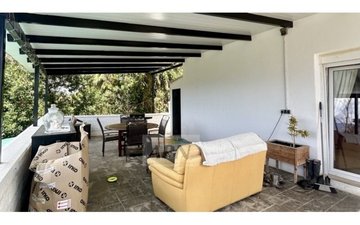 Property slide 32