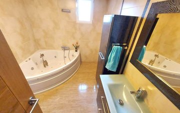 Property slide 22