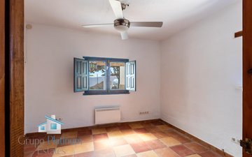 Property slide 16
