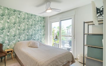Property slide 32