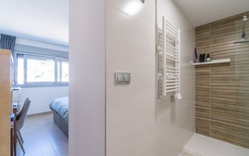 Property slide 25