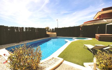 Property slide 44