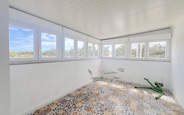 Property slide 32