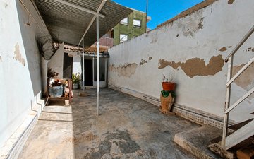 Property slide 32