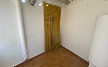 Property slide 32