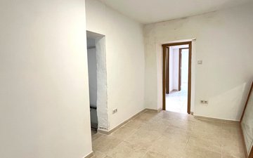 Property slide 21