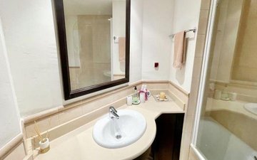 Property slide 32
