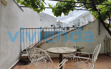 Property slide 32
