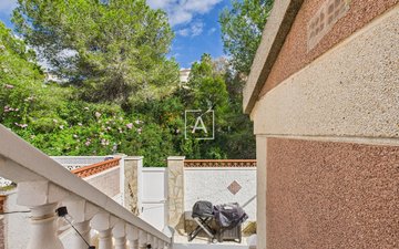 Property slide 32