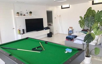 Property slide 32