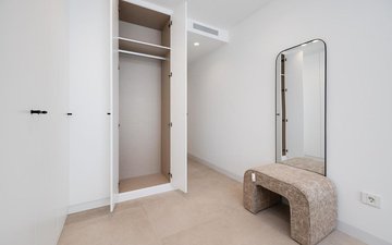 Property slide 32
