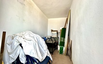 Property slide 32