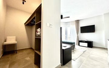 Property slide 32