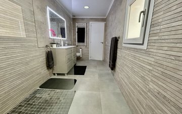 Property slide 32