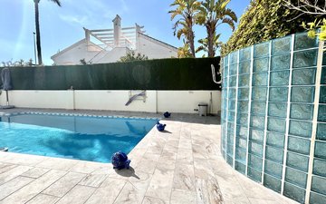Property slide 32