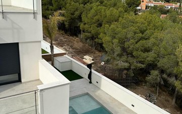 Property slide 32