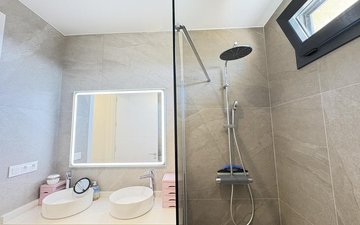 Property slide 32