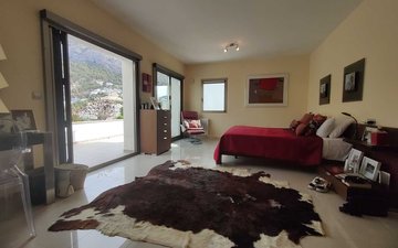 Property slide 32