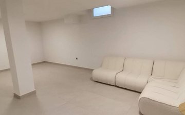 Property slide 32