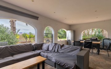 Property slide 32