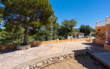 Property slide 32