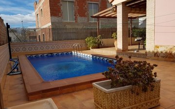 Property slide 32