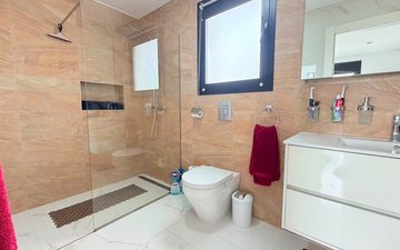 Property slide 32