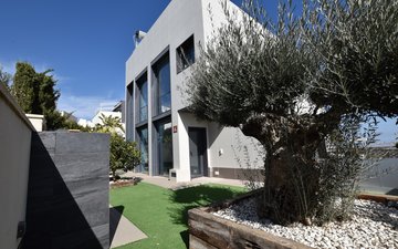Property slide 19