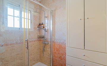 Property slide 32