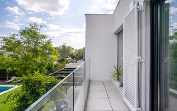 Property slide 18