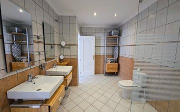 Property slide 32