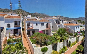 Property slide 32