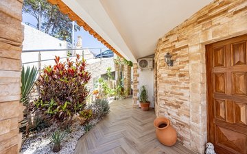 Property slide 80