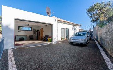 Property slide 32