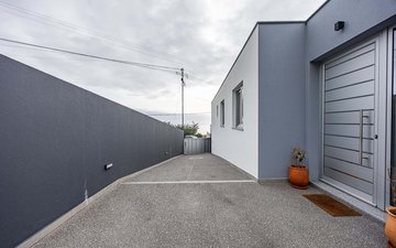 Property slide 32