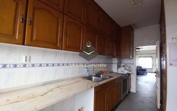 Property slide 32