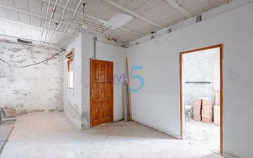 Property slide 32