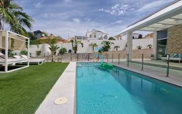 Property slide 32