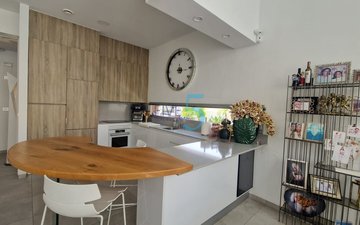 Property slide 10