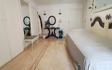 Property slide 32