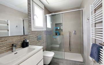 Property slide 21