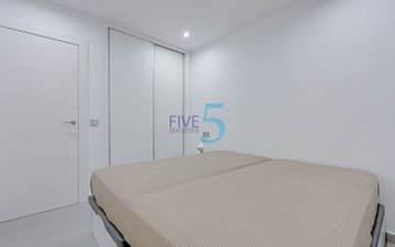 Property slide 32
