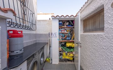 Property slide 32